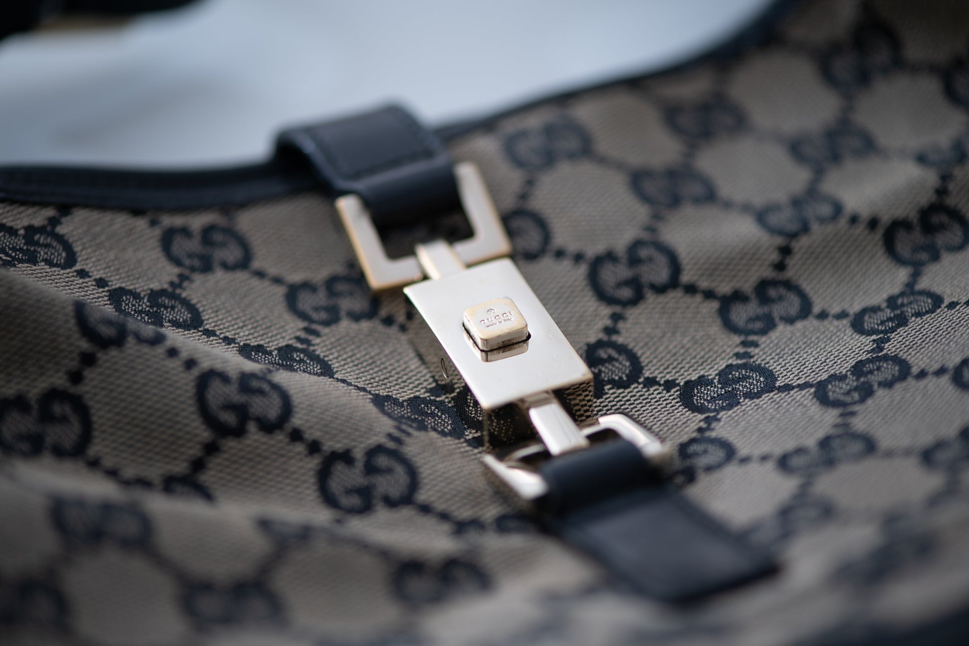 Authentic vintage Gucci Jackie O handbag in beige GG canvas with black leather trim and gold-tone hardware