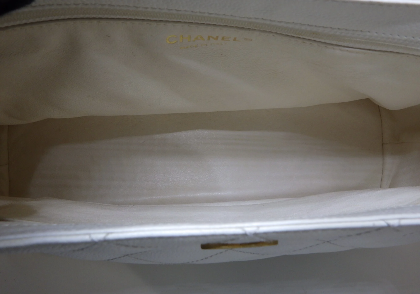 Rare authentic Chanel White Caviar Leather Wood Handle Bag with Matelassé quilting and gold-tone CC logo.