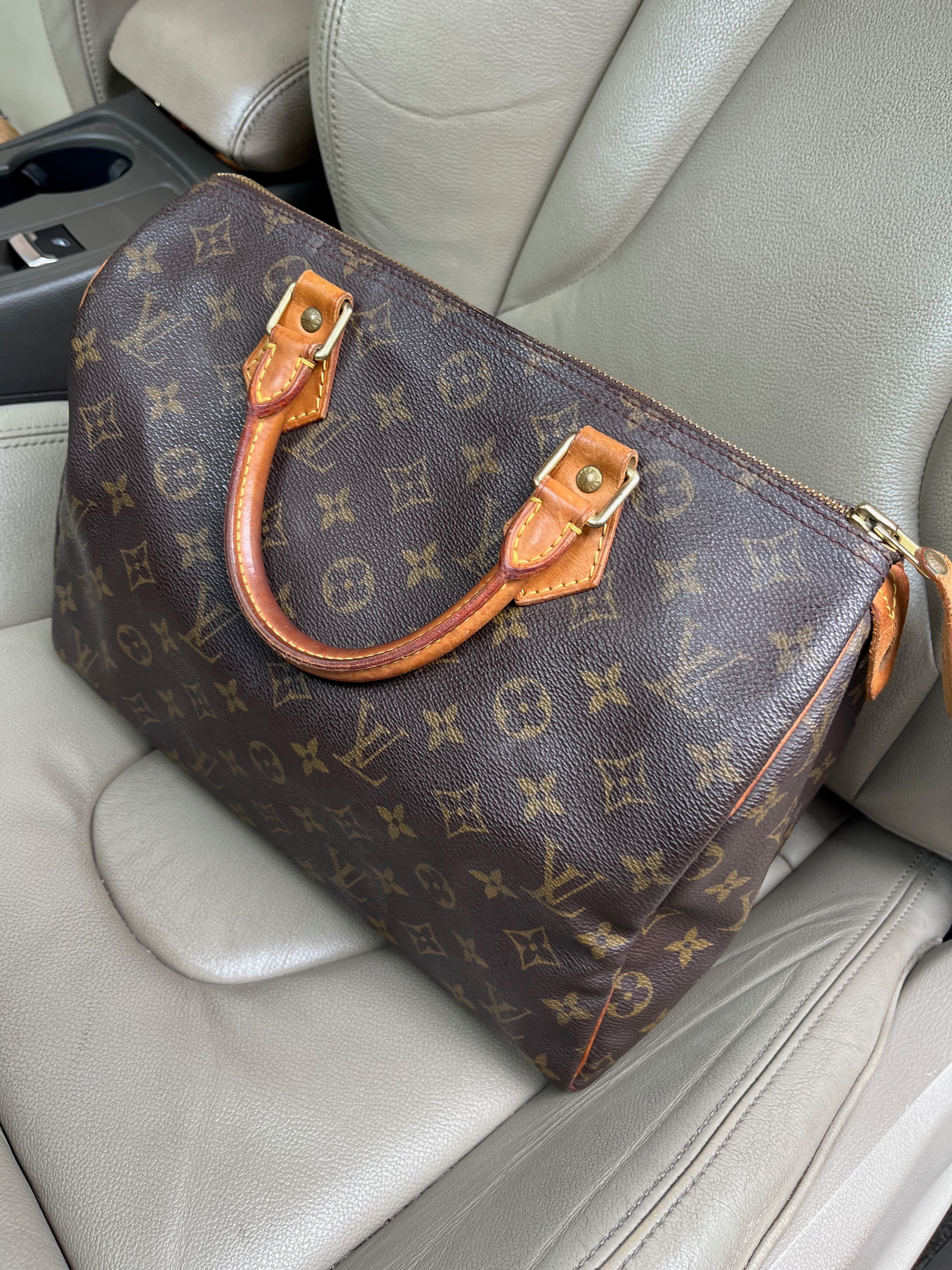 Authentic vintage Louis Vuitton Speedy handbag in Monogram canvas