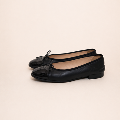 Authentic vintage Chanel Classic Ballerina flats in black leather with patent leather toe caps and CC logo